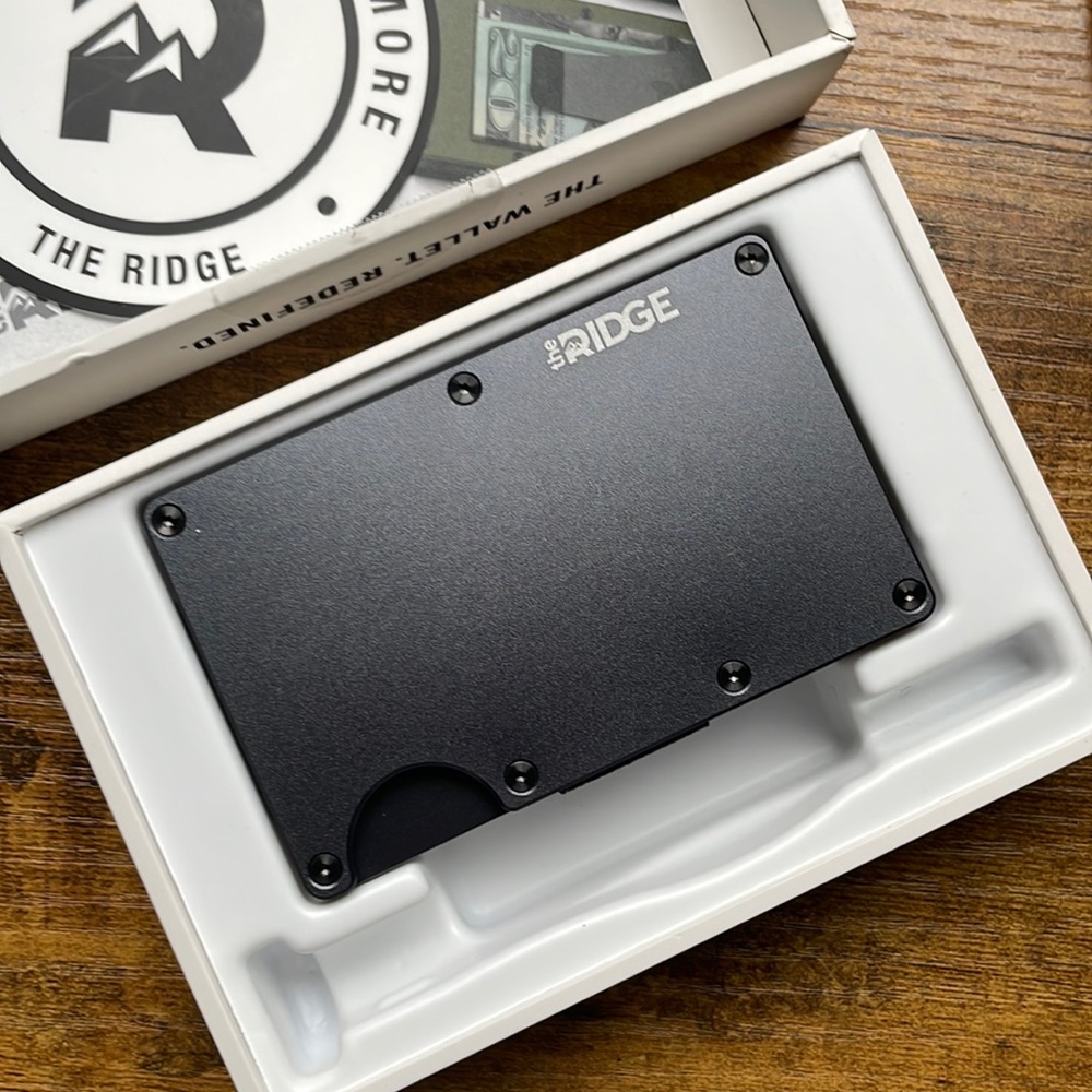 The Ridge wallet in gunmetal